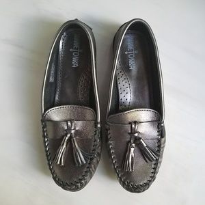Minnetonka Moccasins - metallic silver - sz 9.5